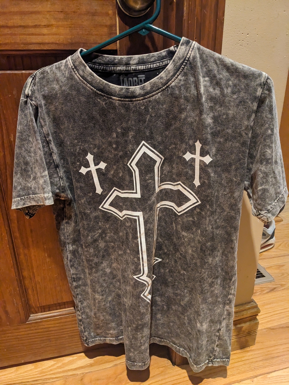 Acid Wash Graphic Cross T-Shirt - Black & White